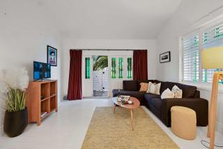 Apartment 22 - stylish retreat in central location - 8