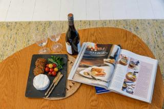 Apartment 22 - stylish retreat in central location - 1