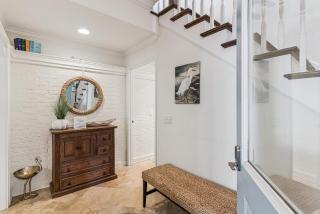 Sea Lyon Around - 1134 Park - 9