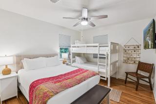 Sea Lyon Around - 1134 Park - 1