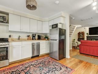 Courtyard Off Madison Square - 6