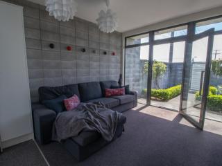 Fabulous In Fitzroy - seconds to Fitzroy Beach - 6