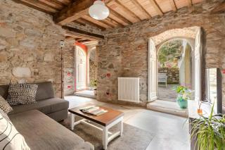 Medieval Stone House In The Garfagnana Hills - 7