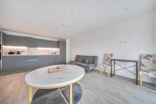 Peaceful and stylish apartment near Cambridge with parking - 0