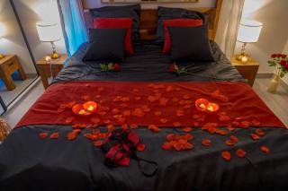 Suite romantique La Maison de Flora SPA intérieur, jardin et lit King size - 4