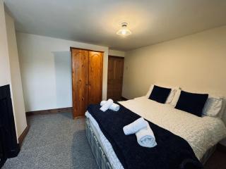 Kirkgate Cottage - 2 Bedrooms - Sleeps 4 - 9