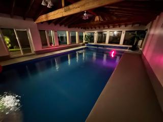 Heated Indoor Pool - Maison au Bord du Lac - 0