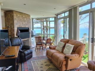 Blue Water Bay Holiday Apartment - 7