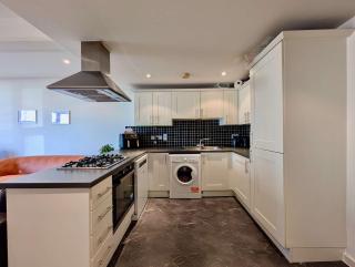 Stunning Flat Near Queen Elizabeth Park - London - 2