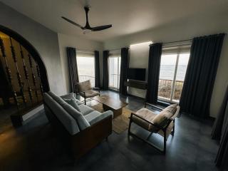 Coastline 4Bedroom cliffside villa - Elattūr - 1