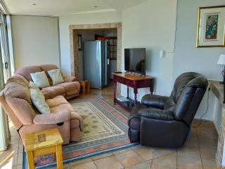 Blue Water Bay Holiday Apartment - 5