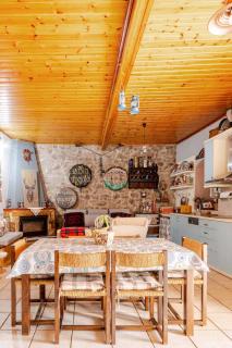 Kalavrita Winter Retreat - Homely Spacious Chalet - 4