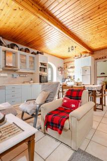 Kalavrita Winter Retreat - Homely Spacious Chalet - 2