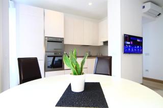 Malta House in the center - 8