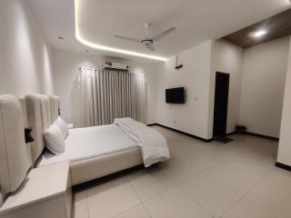 Evergreen Lodge - Unmarried couples are not allowed - 9