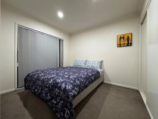 Relaxing 3BR Home by Wattle Downs Reserve - 2
