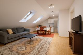 KindStay Suite w Free Parking near Prague Airport - 5