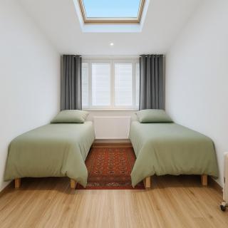 KindStay Suite w Free Parking near Prague Airport - 1