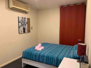 Chadstone Holiday W6 Villa - 9