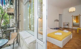 Chic 1BR Apt with Balcony - By Wehost - Tbilisi - 3