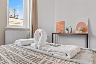 Stylish 2-Bed Retreat Near Twickenham Stadium - 8