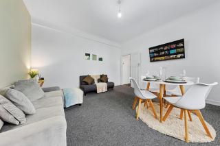 Stylish 2-Bed Retreat Near Twickenham Stadium - 6