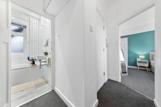 Stylish 2-Bed Retreat Near Twickenham Stadium - 2