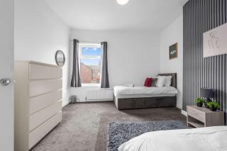 4-Bed Manchester House Near City Centre - 6