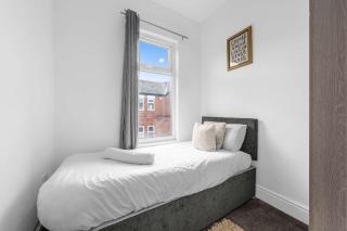 4-Bed Manchester House Near City Centre - 5
