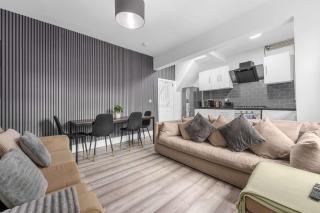 4-Bed Manchester House Near City Centre - 2