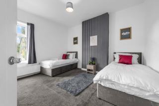 4-Bed Manchester House Near City Centre - 1