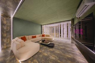 شقة بغرفة سينما وصالة وغرفتين نوم بالمروج - 9