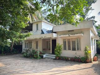 Lenzo Home Stays - 5