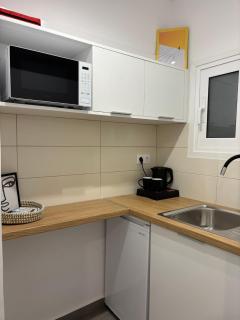 TINY STUDIOS Under the Akropolis -2- - 7