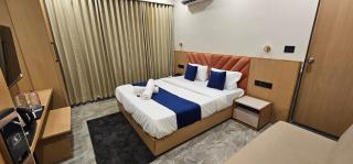 Hotel Earth Orbit - 7