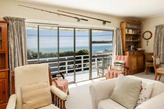 Messenger Magic - classic 5BR Kiwi bach - 9