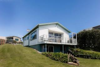 Messenger Magic - classic 5BR Kiwi bach - 4