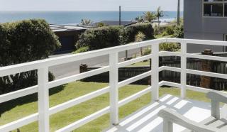 Messenger Magic - classic 5BR Kiwi bach - 1