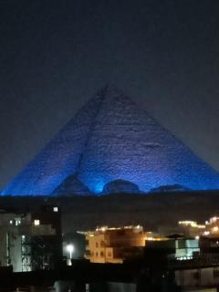 the pyramids view station - 0