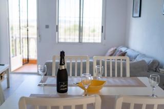 Spacious 3-Bed Apartment with Stunning Lake Views - 7