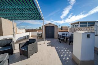 Spacious 3-Bed Apartment with Stunning Lake Views - 4