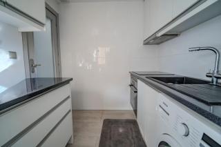 Spacious 3-Bed Apartment with Stunning Lake Views - 3