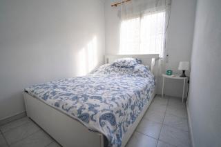 Spacious 3-Bed Apartment with Stunning Lake Views - 2