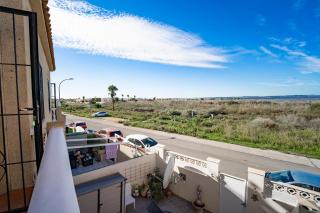 Spacious 3-Bed Apartment with Stunning Lake Views - 1