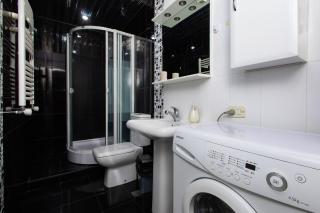 Northern Avenue, 1 bedroom Modern, New Euro Renovated apartment HH399 - 1