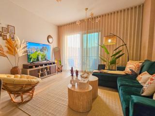 Relaxing Home- F1, Ferrari, Sea World Yas Island - 0