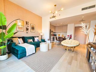 Relaxing Home- F1, Ferrari, Sea World Yas Island - 7