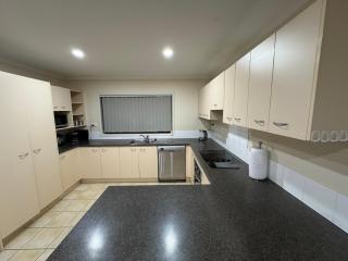 Relaxing 3BR Home by Wattle Downs Reserve - 8