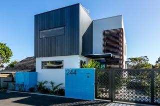 Desirable on Devon - award-winning luxury in CBD - 0
