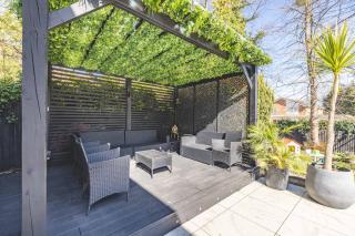 5 Bed Home in Datchet with Garden & Parking - 7